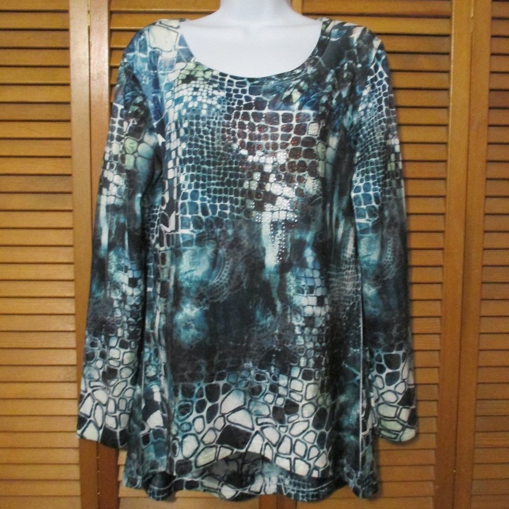Kristine top colorful design stretchy long sleeve soft top like new size L